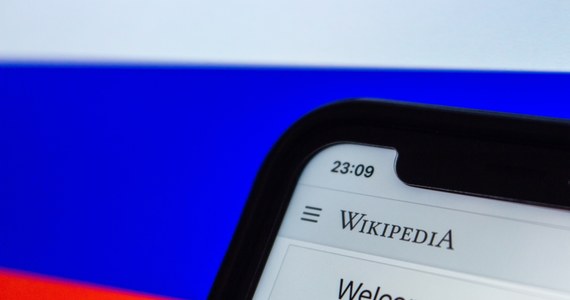 Rosyjski odpowiednik Wikipedii, nazwany Ruwiki już działa. Nie przeczytamy w niej co prawda o rzezi w Buczy, ale za to dowiemy się, że ukraiński Majdan był przewrotem wymierzonym w legalne władze. Tradycyjnie już, zamiast wojny w Ukrainie, trwa tylko specjalna operacja. Ruwiki powstała w odpowiedzi na krytykę Kremla wobec Wikipedii, za opisywanie inwazji w sprzeczny sposób z linią propagandową - podaje agencja Reutera.