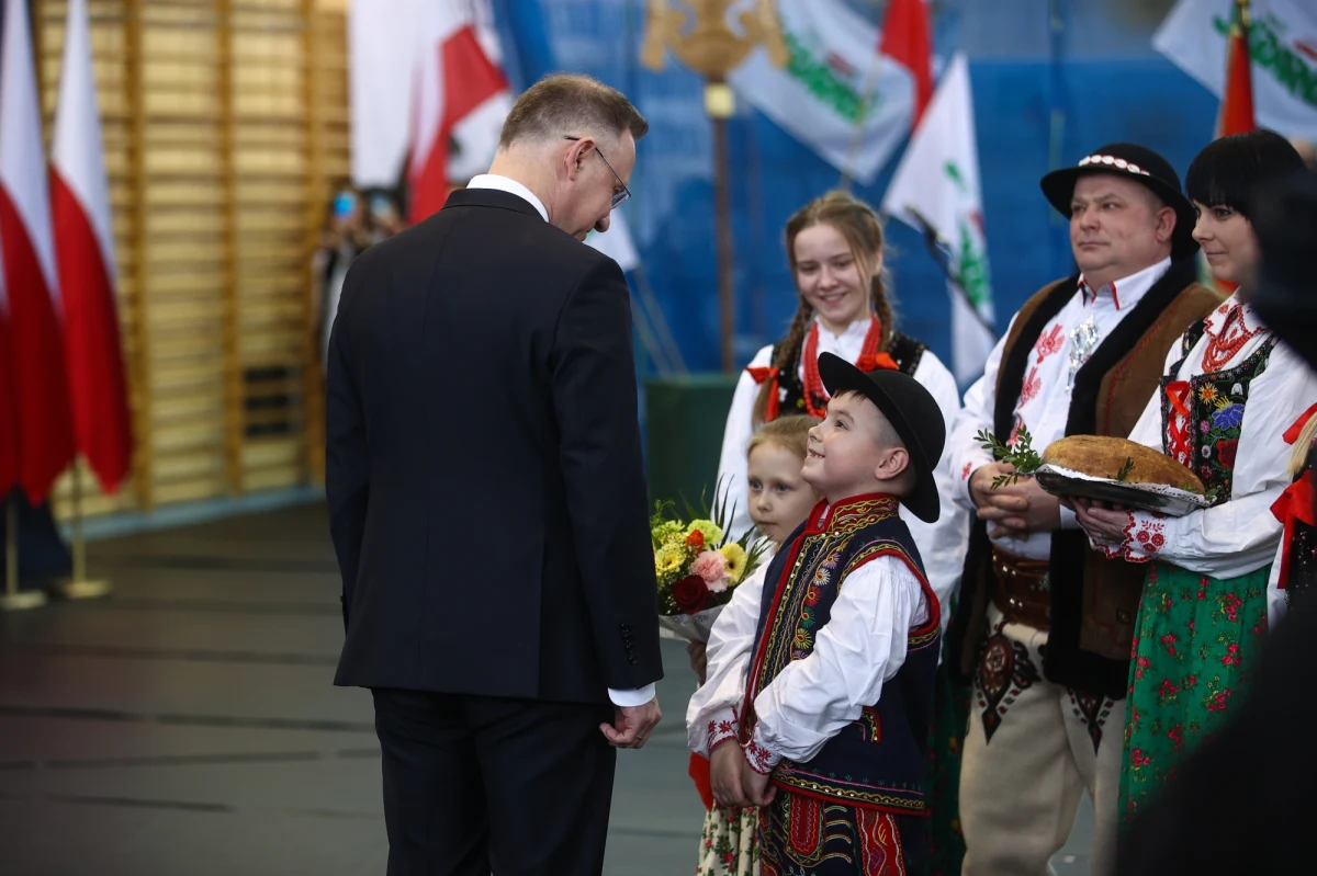Prezydent Andrzej Duda przestał zachowywać pozory bycia arbitrem w sporach politycznych. Zaangażowanie się w kolejne spory po jednej tylko ze stron konfliktu wyłącznie go wyostrza. Pełnienie urzędu w ten sposób nie tylko nie służy łagodzeniu napięć, ale też stabilności państwa, którego najwyższym przedstawicielem jest Prezydent. 