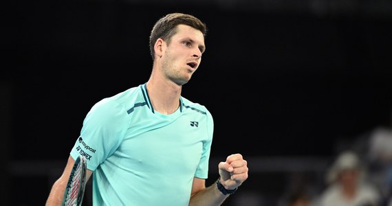 Hubert Hurkacz bez straty seta zameldował się w drugiej rundzie wielkoszlemowego Australian Open. Na otwarcie polski tenisista pokonał w Melbourne 7:6 (7-4), 6:4, 6:2 Australijczyka Omara Jasikę.