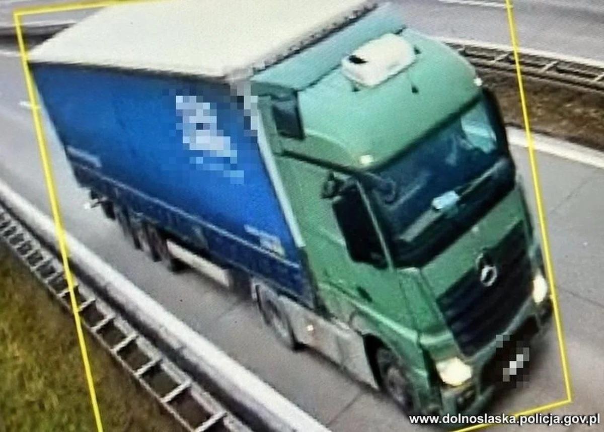Policjanci z Oleśnicy zatrzymali 48-letniego kierowcę TIR-a, który na drodze ekspresowej S8 śmiertelnie potrącił obywatela Ukrainy i uciekł, nie udzielając mu pomocy.     