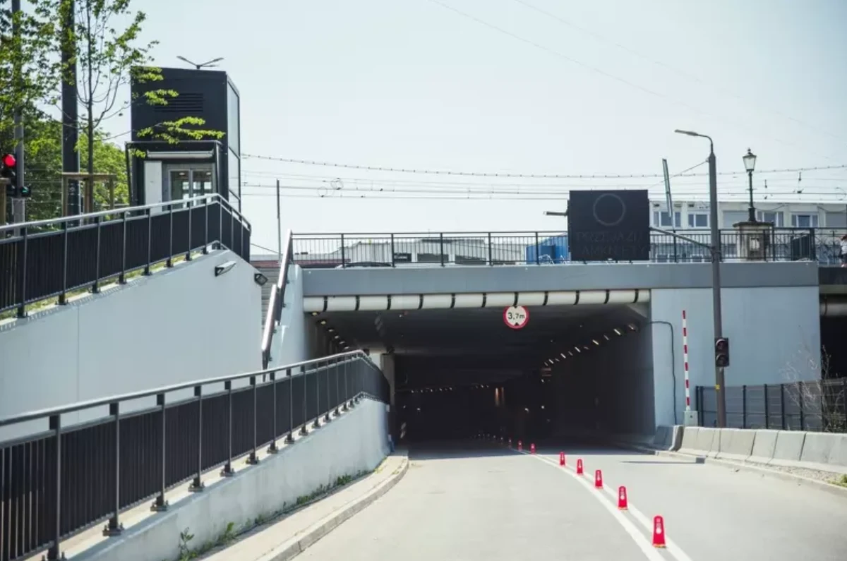 Od wtorku (16 stycznia)  do soboty (20 stycznia) w tunelu pod Forum Gdańsk prowadzone będą prace serwisowe. To oznacza, że w godzinach nocnych tunel będzie całkowicie wyłączany z ruchu.