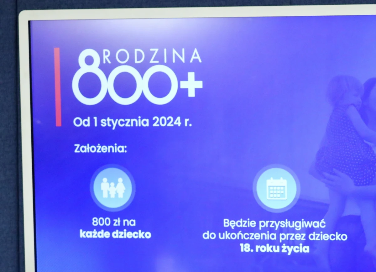 Każda polska rodzina otrzyma 800 plus w pełnym wymiarze, jeśli należy jej się to świadczenie - zapewnił premier Donald Tusk. Dodał, że jeżeli w tej sprawie doszło do urzędniczego nieporozumienia i kwota świadczenia została zmniejszona, rodzicom zostanie wypłacone wyrównanie. Zwiększnie świadczenia z 500 do 800 zł nie wymaga składania żadnego dodatkowego wniosku.