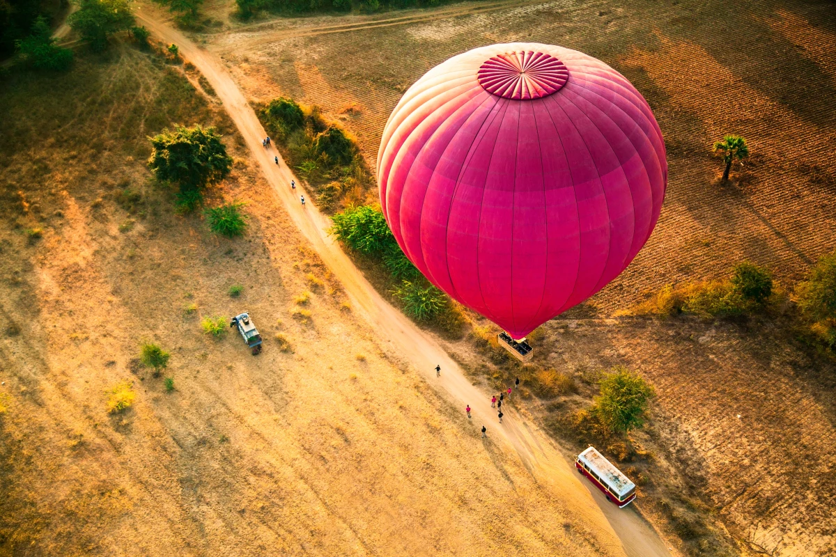 Cztery osoby zginęły, a jedna została ciężko ranna w katastrofie balonu. Na pokładzie znajdowało się 13 osób. Do tragedii, której przyczyną była awaria, doszło w Arizonie w USA.