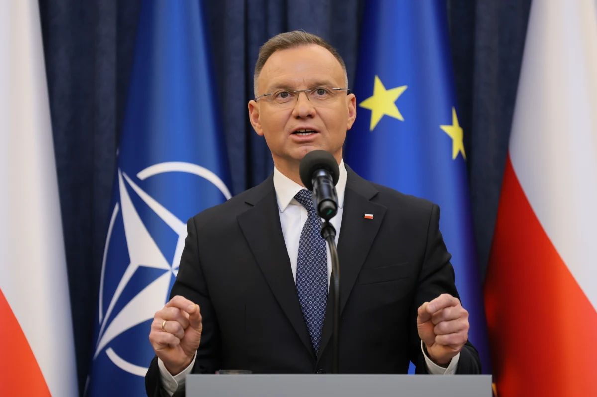 Prezydent Andrzej Duda skierował do Trybunału Konstytucyjnego wniosek ws. sporu kompetencyjnego pomiędzy Prezydentem RP a premierem i Prokuratorem Generalnym - podała Kancelaria Prezydenta. Dodała, że wniosek złożono "w związku z próbą nielegalnego usunięcia" Prokuratora Krajowego.