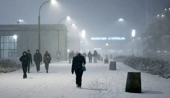 Niebezpiecznie w stolicy. Do Warszawy dotarła burza śnieżna