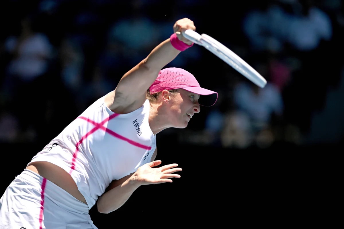 ​Iga Świątek wygrała z amerykańską tenisistką Sofią Kenin 7:6 (7-2), 6:2 i awansowała do drugiej rundy wielkoszlemowego turnieju Australian Open w Melbourne. Spotkanie trwało godzinę i 51 minut.