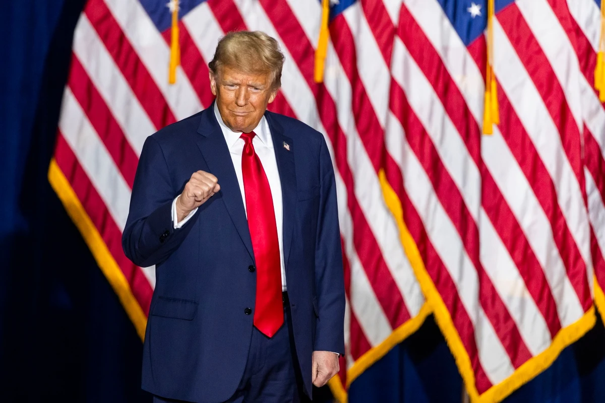 Były prezydent Donald Trump zdecydowanie wygrał poniedziałkowe inauguracyjne prawybory republikańskie w stanie Iowa, zdobywając 52 proc. głosów - wynika z ogłoszonych rezultatów po podliczeniu niemal wszystkich głosów. Drugie miejsce zajął były gubernator Florydy Ron DeSantis z 21 proc., zaś trzecie - była ambasador USA przy ONZ Nikki Haley -19 proc.