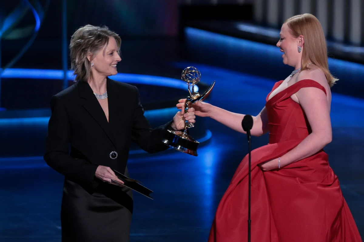 Seriale "Sukcesja", "The Bear" i "Awantura" to triumfatorzy nagród Emmy za twórczość telewizyjną za rok 2023. Jubileuszowa 75. ceremonia rozdania nagród odbyła się w poniedziałek w Los Angeles z czteromiesięcznym opóźnieniem spowodowanym ubiegłorocznym strajkiem aktorów i scenarzystów.