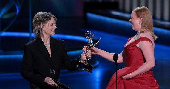 Seriale "Sukcesja", "The Bear" i "Awantura" to triumfatorzy nagród Emmy za twórczość telewizyjną za rok 2023. Jubileuszowa 75. ceremonia rozdania nagród odbyła się w poniedziałek w Los Angeles z czteromiesięcznym opóźnieniem spowodowanym ubiegłorocznym strajkiem aktorów i scenarzystów.