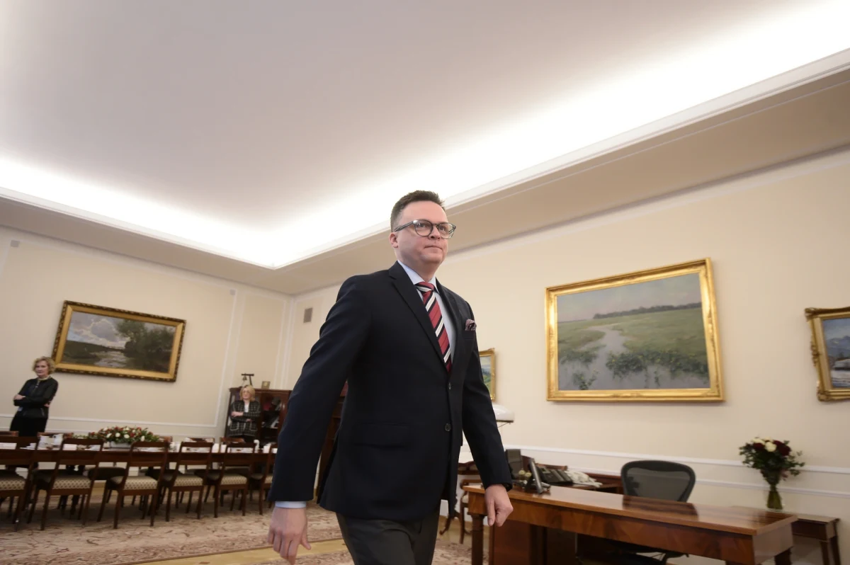 Bartłomiej Sienkiewicz powinien dokończyć reformy mediów publicznych - stwierdził marszałek Sejmu. Szymon Hołownia zapowiedział, że w dzisiejszym głosowaniu w sprawie wotum nieufności dla ministra kultury i dziedzictwa narodowego - opowie się za tym, by Sienkiewicz zachował stanowisko.