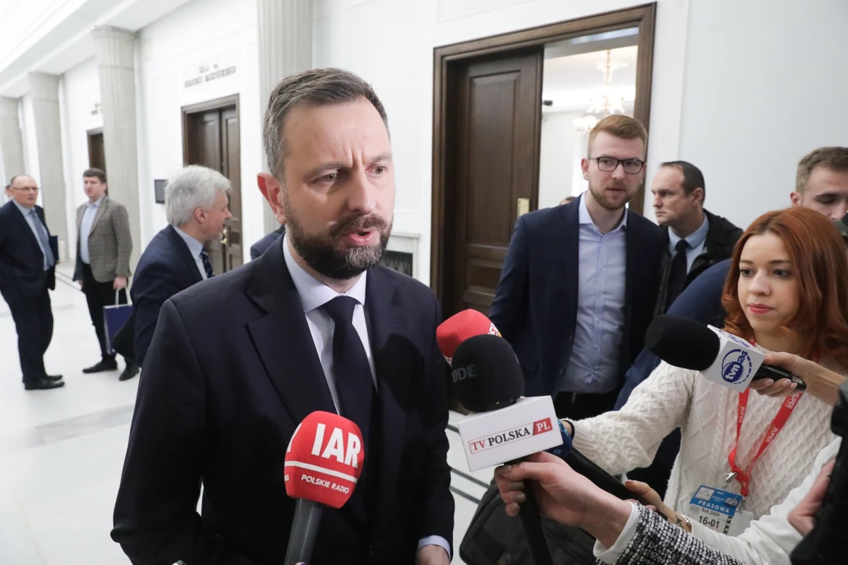 Polski wymiar sprawiedliwości jest zrujnowany przez Prawo i Sprawiedliwość, potrzebujemy nowego rozdziału konstytucji, który będzie traktował o Trybunale Konstytucyjnym - uważa szef MON Władysław Kosiniak-Kamysz i zapowiada przedstawienie propozycji zmian wszystkim klubom parlamentarnym.