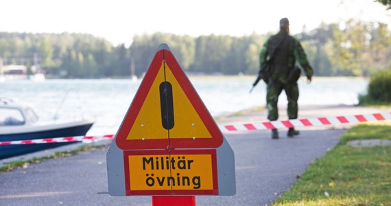 Rząd Szwecji zamierza informować imigrantów o obowiązku obrony kraju. Docelowo tematyka zagrożenia wojną ma znaleźć się w programie obowiązkowego kursu o szwedzkim społeczeństwie dla nowo przybyłych.