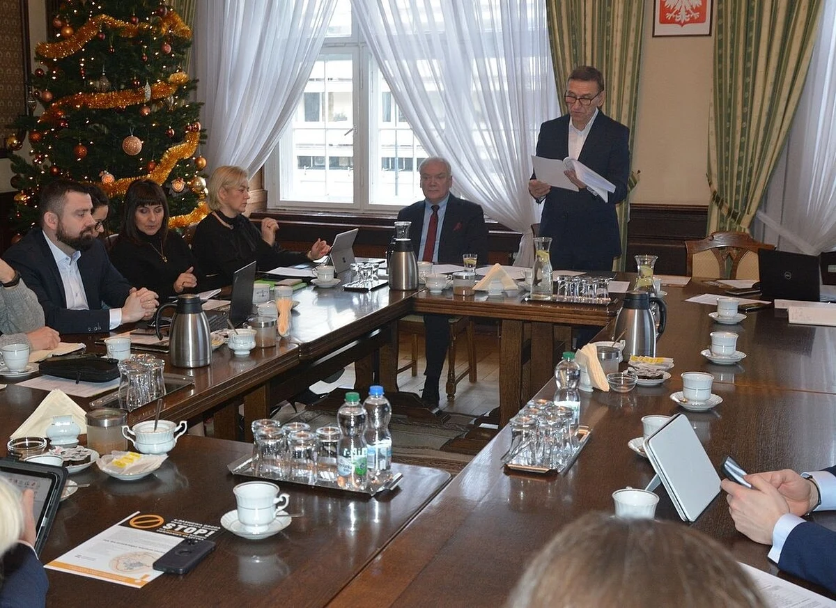 Projektant obwodnicy jednoznacznie wskazał, że wariant postulowany przez władze Olsztyna i szerokie grono społeczników jest najkorzystniejszy. O konieczności ponownego przeanalizowania wyboru przebiegu obwodnicy dyskutowano w ratuszu z parlamentarzystami.