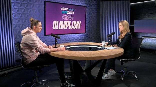 W Podcaście Olimpijskim zagościła liderka siatkarskiej reprezentacji Polski, Magdalena Stysiak! To przy jej dużym udziale kadra wywalczyła minionego lata brązowy medal Ligi Narodów, a przede wszystkim przepustkę na tegoroczne igrzyska w Paryżu. - Nadal ciężko mi w to uwierzyć. Myślę, że dopiero jak tam pojadę, uświadomię sobie, że jestem na igrzyskach – wyznaje siatkarka reprezentacji Polski. W rozmowie z Aleksandrą Szutenberg zdradza kulisy sukcesu w turnieju kwalifikacyjnym i opowiada o swojej relacji z trenerem Stefano Lavarinim. Sporo mówi też o swoim pozasiatkarskim wcieleniu – m.in. pierścionku zaręczonym... i podejściu mierzącej 203 cm wzrostu kobiety do… chodzenia w szpilkach.