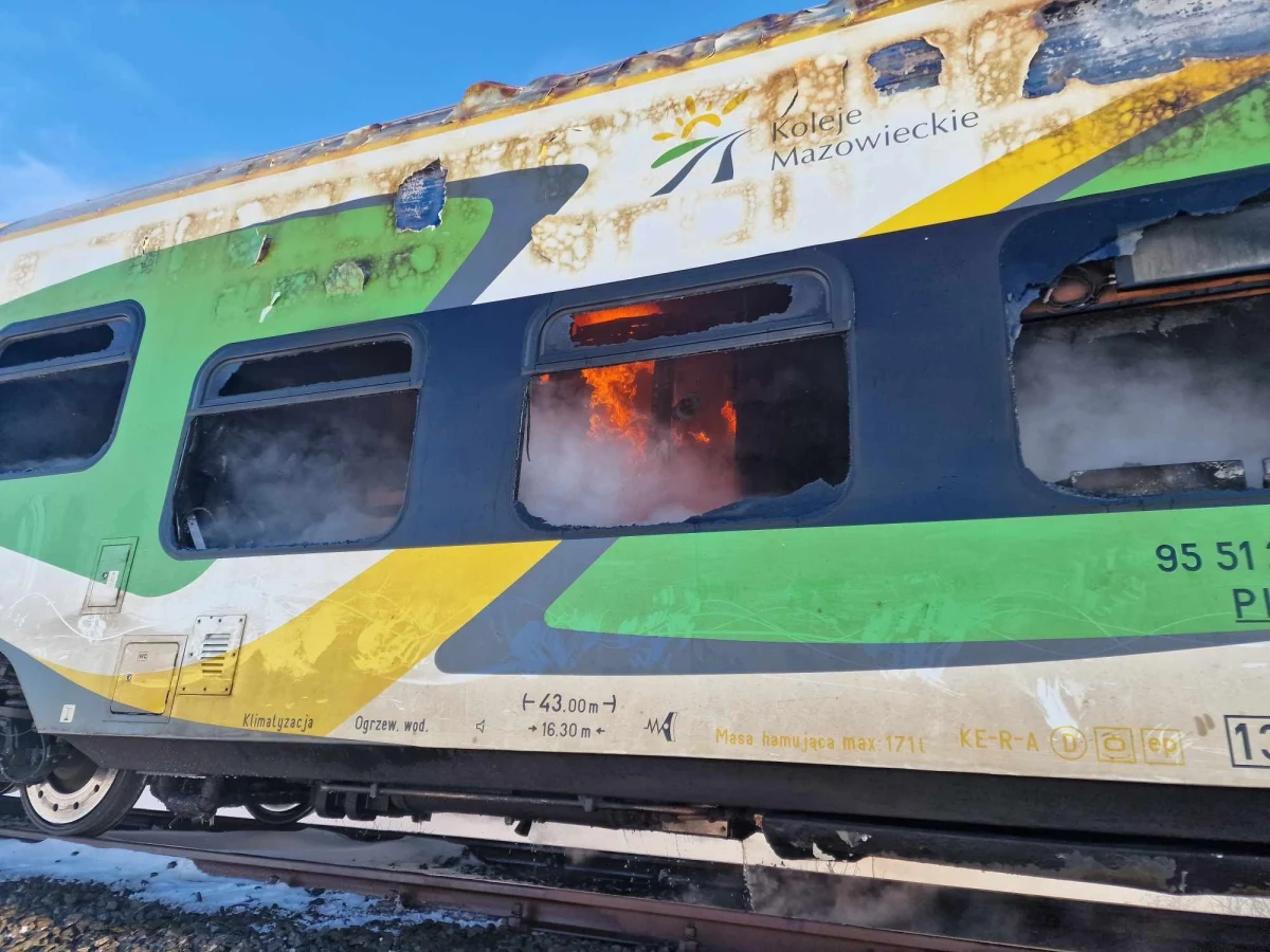 Pożar szynobusu na trasie Nasielsk-Sierpc w miejscowości Kaczorowy. Ustalane są przyczyny zdarzenia. Na szczęście nikomu nic się nie stało - informują strażacy.