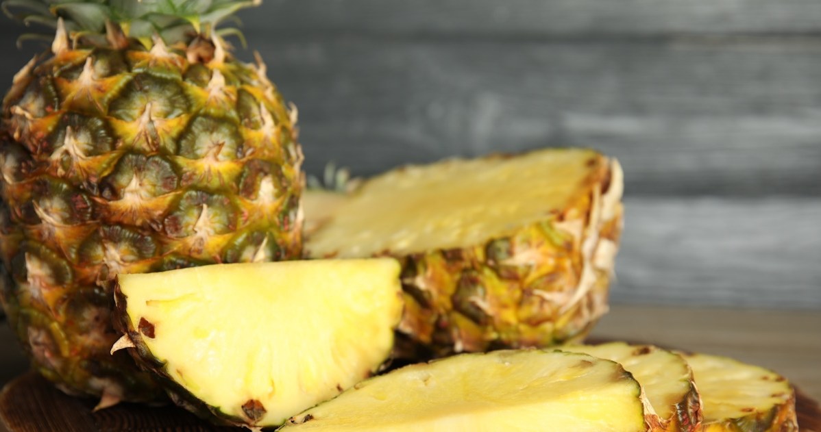 Ananas, Rubyglow, charakterystyczną, czerwoną, skórką, którego, cena, osiągnęła, dolarów, ponad, 1500, pojawił, sezonie, ameryka Moda na drogie owoce przybiera na sile. Ananas za 1500 zł schodzi na pniu