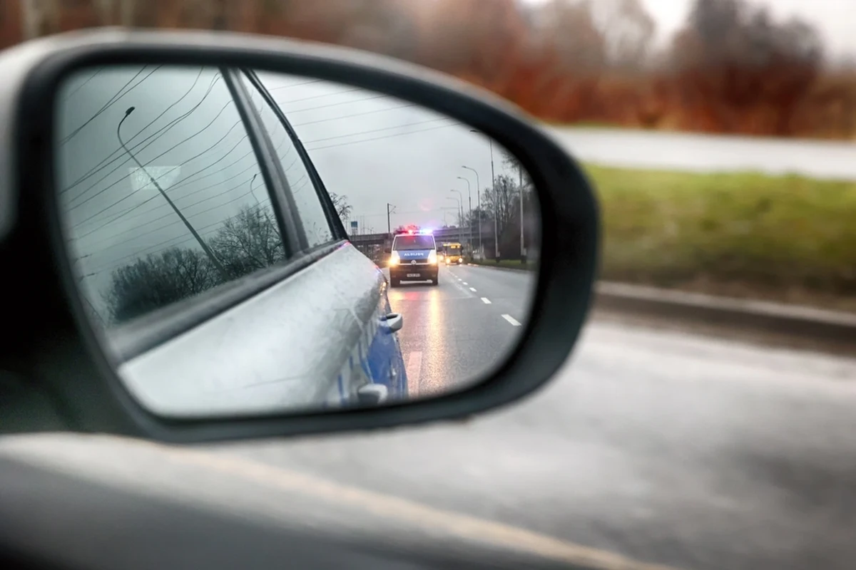 Siedem samochodów osobowych zderzyło się na trasie S8 w Warszawie. Nie ma informacji o osobach poszkodowanych.