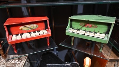 Ponad 300 miniaturowych pianin na wystawie. Można na nich grać!