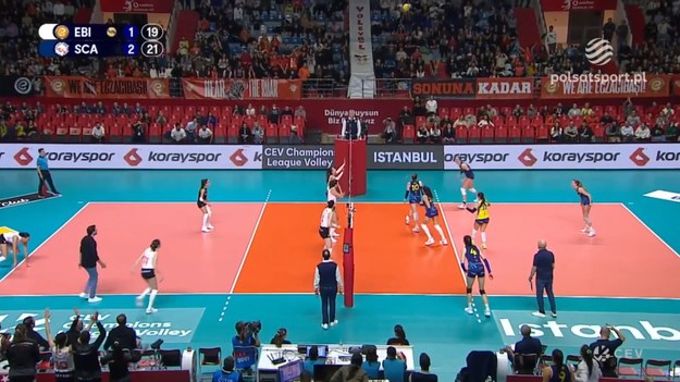 Skrót meczu Eczacibasi Dynavit Stambuł – Savino Del Bene Scandicci 1:3 (23:25, 21:25, 25:16, 23:25) - siatkówka; Liga Mistrzyń 2023/2024 grupa B, 6. kolejka.