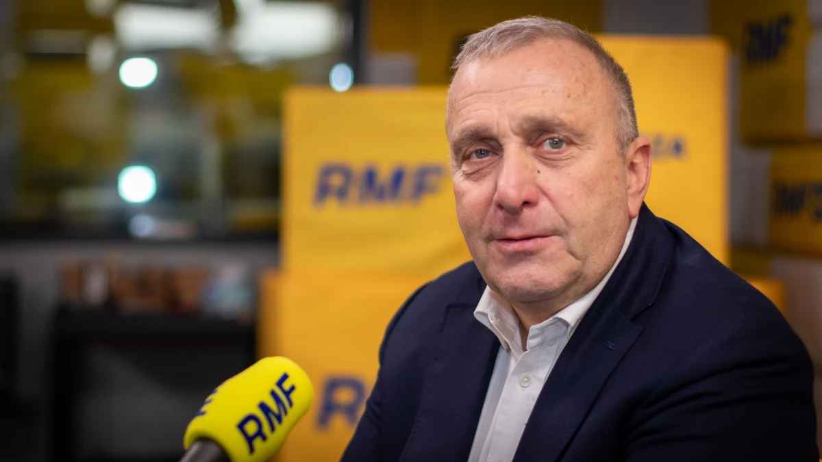 "Kto będzie siedział, to jeszcze zobaczymy. I będą decydować o tym niezależni prokuratorzy i niezawiśli sędziowie. To nie będzie dobry scenariusz dla prezesa Kaczyńskiego i jego partyjnych kolegów" - mówił w Popołudniowej rozmowie w RMF FM senator Koalicji Obywatelskiej Grzegorz Schetyna. W ten sposób odniósł się do słów Jarosława Kaczyńskiego, który powiedział, że "to, co dzieje się w Prokuraturze Krajowej, to kolejne ciężkie złamanie prawa" i wyraził nadzieję, że "przyjdzie czas, kiedy ci, którzy to robią, staną przed sądem".