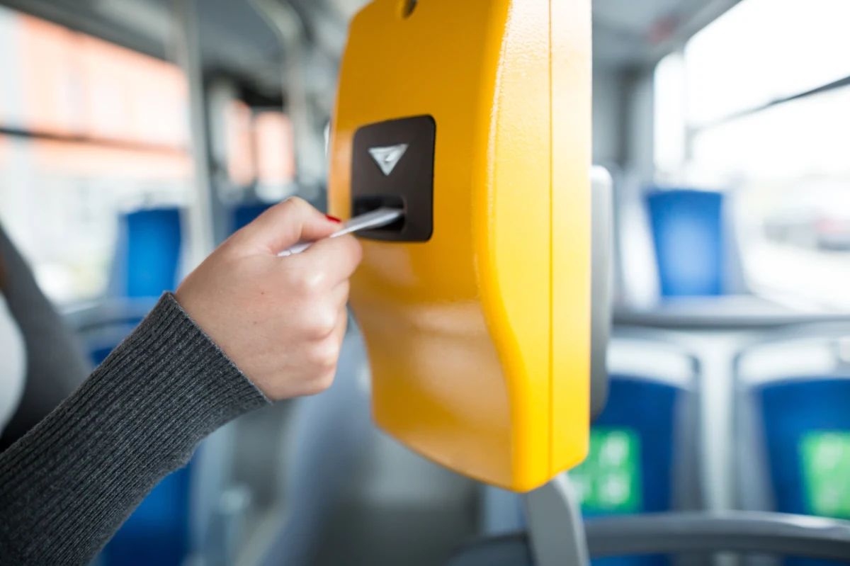 Dokładnie 69 tysięcy - tylu gapowiczów złapano na jeździe bez biletu w 2023 roku w Poznaniu. Takie dane podaje właśnie Zarząd Transportu Miejskiego w Poznaniu. To o 7 tysięcy więcej niż w 2022 roku.