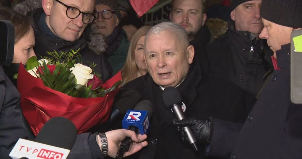 Jarosław Kaczyński na demonstracji przed zakładem karny w Radomiu, gdzie osadzony jest Mariusz Kamiński