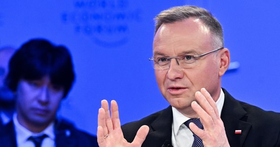 „Nawołujemy wspólnotę międzynarodową, aby nie zaprzestawać pomocy dla Ukrainy” – zaapelował Andrzej Duda podczas środowej debaty na Światowym Forum Ekonomicznym w Davos. Prezydent stwierdził, że "zmęczenie wojną" wśród krajów zachodnich, jest niezwykle groźnym zjawiskiem.