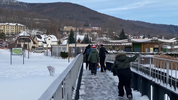 Rywalizacja PolSKIego Turnieju przeniosła się do Szczyrku. Na skoczni Skalite ma rozegrany zostać konkurs indywidualny. W zmaganiach zobaczymy pięciu naszych reprezentantów – Pawła Wąska, Aleksandra Zniszczoła, Kamila Stocha, Piotra Żyłę oraz Dawida Kubackiego. W przeprowadzeniu zawodów może przeszkadzać wiatr. Prognozy pogody są jednak bardziej optymistyczne niż było to jeszcze kilka dni temu. 