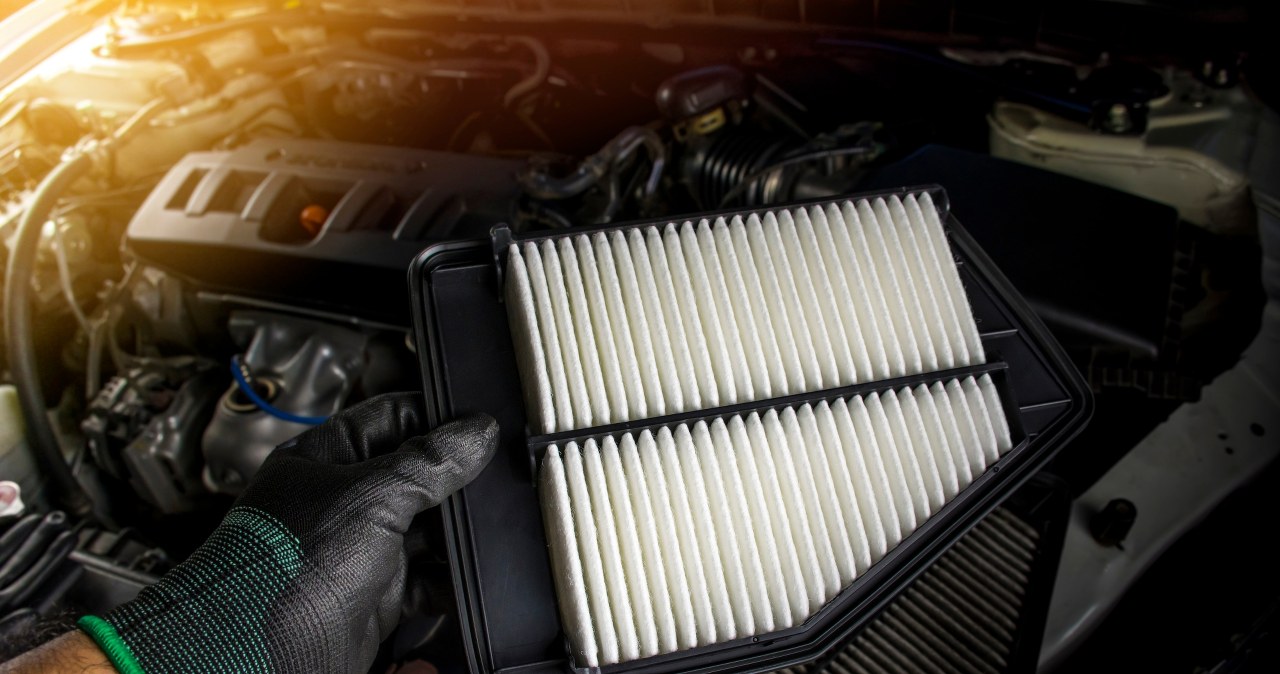 Filtr powietrza można wyczyścić. Oto najlepszy sposób
