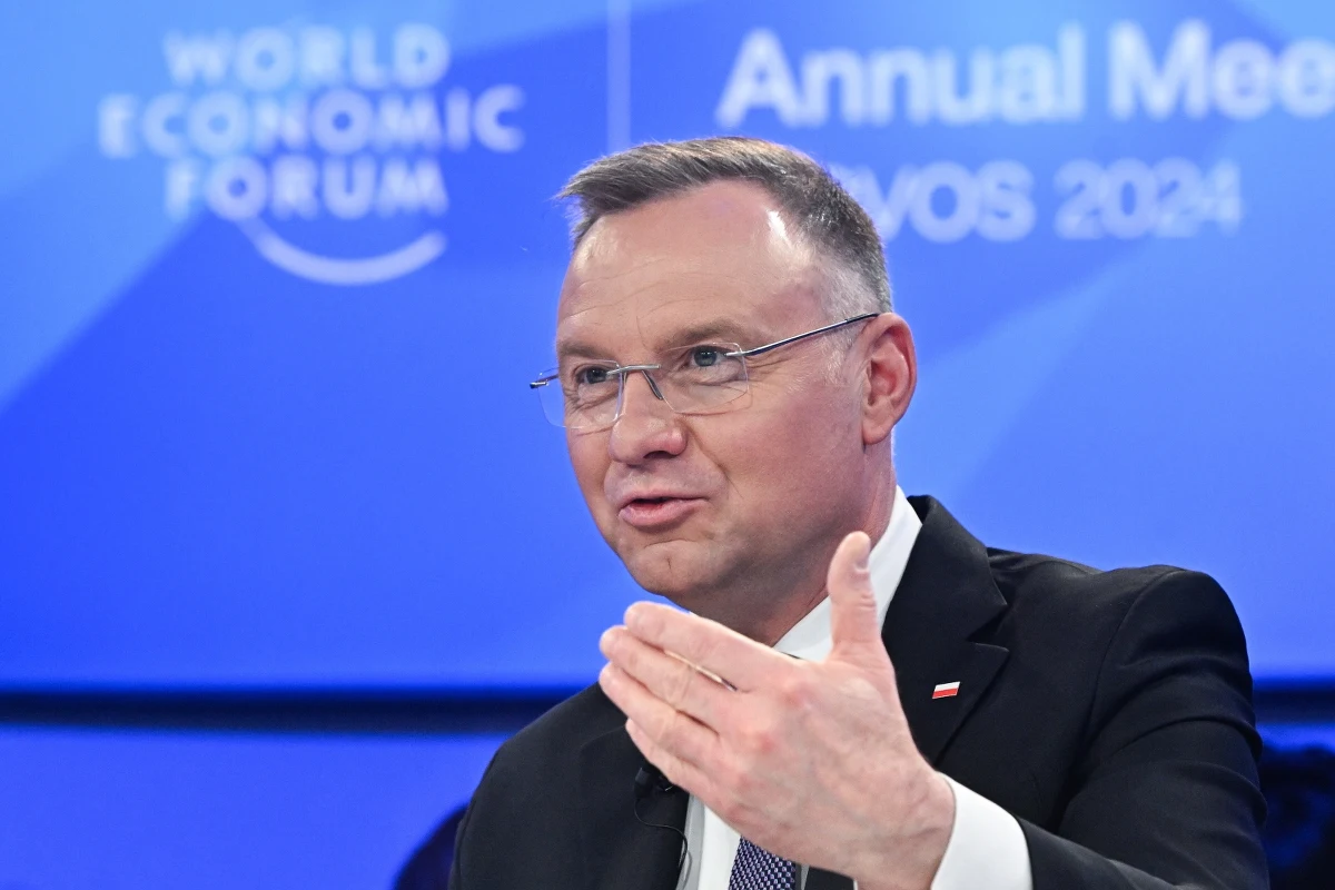 Prezydent Andrzej Duda spotkał się z wiceprzewodniczącą Komisji Europejskiej Verą Jourovą. Do spotkania doszło w Davos na marginesie Światowego Forum Ekonomicznego. Jak dowiedziała się dziennikarka RMF FM, w rozmowie z Jourovą prezydent mówił m.in. o sprawie Mariusza Kamińskiego i Macieja Wąsika.