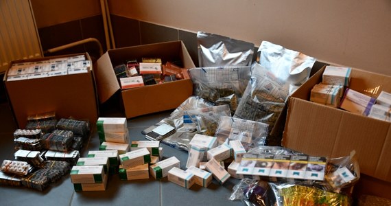 Środki odurzające ukryte w pudełkach z plastikowymi klockami do zabawy przejęła straż graniczna na lotnisku w Pyrzowicach (woj. śląskie). Znajdowały się one w przesyłce, która została nadana przez 36-latka z woj. opolskiego.