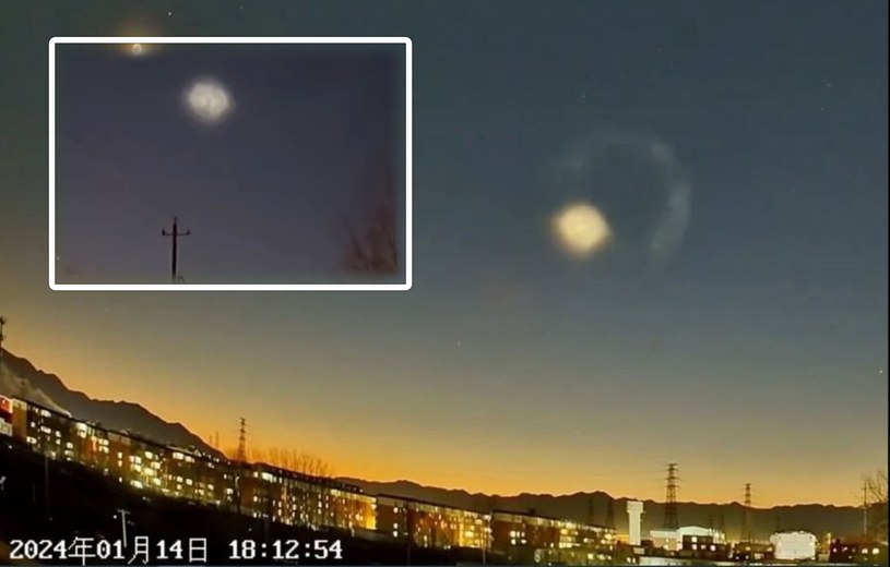 W chińskich mediach społecznościowych pojawiło się ponad 900 tys. wątków dotyczących tajemniczego "poruszającego się obiektu przypominającego chmurę". Obserwatorzy z Pekinu i okolicznych miast są przekonani, że widzieli UFO!