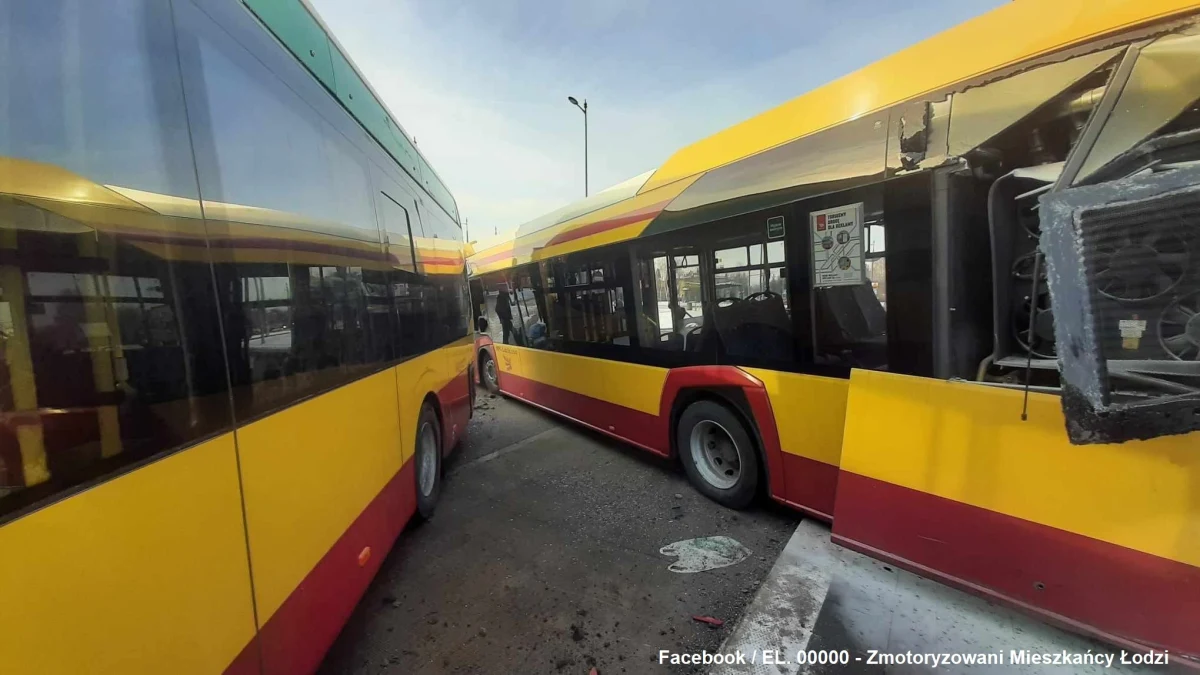 Dwie osoby zostały zabrane do szpitala w wyniku zderzenia dwóch autobusów komunikacji miejskiej w Łodzi. Pętla w Retkini była częściowo nieprzejezdna.