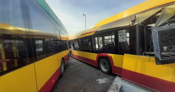 Dwie osoby zostały zabrane do szpitala w wyniku zderzenia dwóch autobusów komunikacji miejskiej w Łodzi. Pętla w Retkini była częściowo nieprzejezdna.