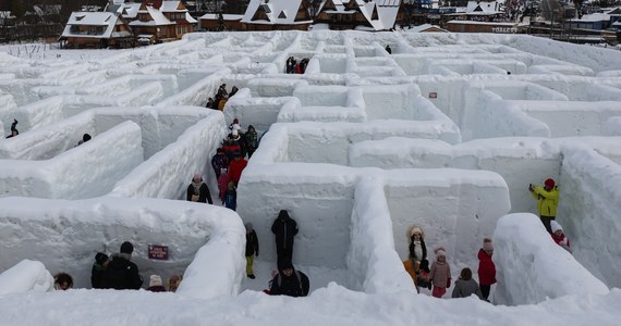 W stolicy Tatr można zobaczyć igloo z rzeźbami i śnieżny labirynt. Jest to jedna z największych śnieżnych budowli w Europie.