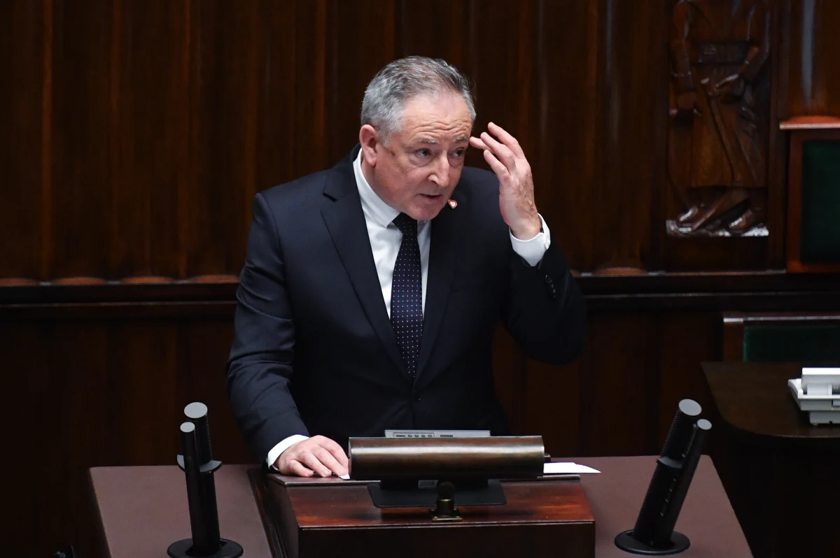 Media publiczne pod rządami PiS są współodpowiedzialne za tragedię prezydenta Gdańska Pawła Adamowicza. Podobnie jak rozgłośnia regionalna ze Szczecina jest współodpowiedzialna za samobójczą śmierć Mikołaja Filiksa - mówił w Sejmie szef MKiDN Bartłomiej Sienkiewicz. W Sejmie odbyła się debata nad wnioskiem PiS o wyrażenie wotum nieufności wobec ministra kultury i dziedzictwa narodowego. Wniosek ma związek z decyzjami Sienkiewicza dotyczącymi mediów publicznych.