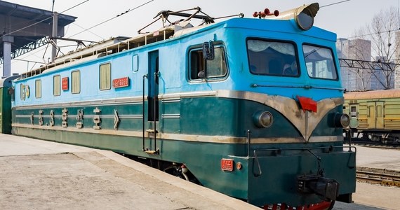 Pod koniec ubiegłego roku w Korei Północnej doszło do wykolejenia się pociągu pasażerskiego, w wyniku czego zginęło ponad 400 osób - podała we wtorek koreańska sekcja Radia Wolna Azja. Źródła podają, że usuwanie skutków wypadku nadal trwa.