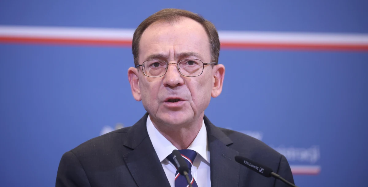 "W środę otrzymałem informację od małżonki Mariusza Kamińskiego, że sąd wydał nakaz, aby był on przymusowo dokarmiany" - powiedział Andrzej Duda w szwajcarskim Davos. Prezydent ponownie zaapelował do ministra sprawiedliwości i prokuratora generalnego Adama Bodnara, aby umożliwił politykom PiS-u przerwę w odbywaniu kary.