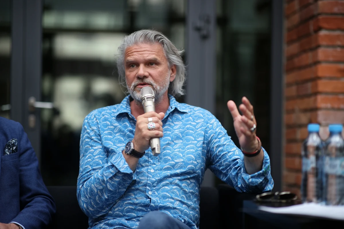 Krzysztof Głuchowski – dyrektor naczelny i artystyczny Teatru im. Juliusza Słowackiego w Krakowie - został uniewinniony od zarzutu naruszenia dyscypliny finansów publicznych. Jak przekazał krakowski teatr w oświadczeniu opublikowanym na stronie internetowej, orzeczenie Regionalnej Izby Obrachunkowej jest ostateczne. 