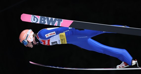 Organizatorzy podjęli decyzję o odwołaniu konkursu Pucharu Świata w skokach narciarskich w Szczyrku z powodu silnego wiatru. Po skokach 40 zawodników prowadził Dawid Kubacki.