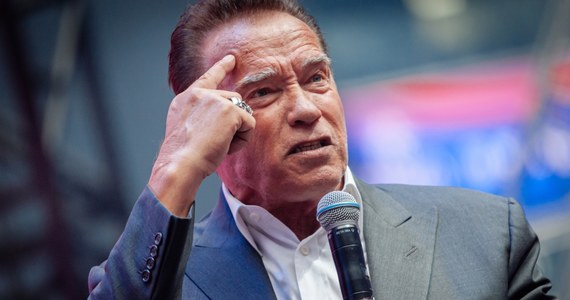 Arnold Schwarzenegger został zatrzymany przez niemieckich celników na lotnisku w Monachium. Gwiazdor Hollywood był przetrzymywany przez trzy godziny, ponieważ miał w bagażu luksusowy szwajcarski zegarek. „Pierwszą rzeczą jaką Arnie zrobił po wyjściu na wolność było zapalenie cygara” – poinformował portal dziennika „Bild”.