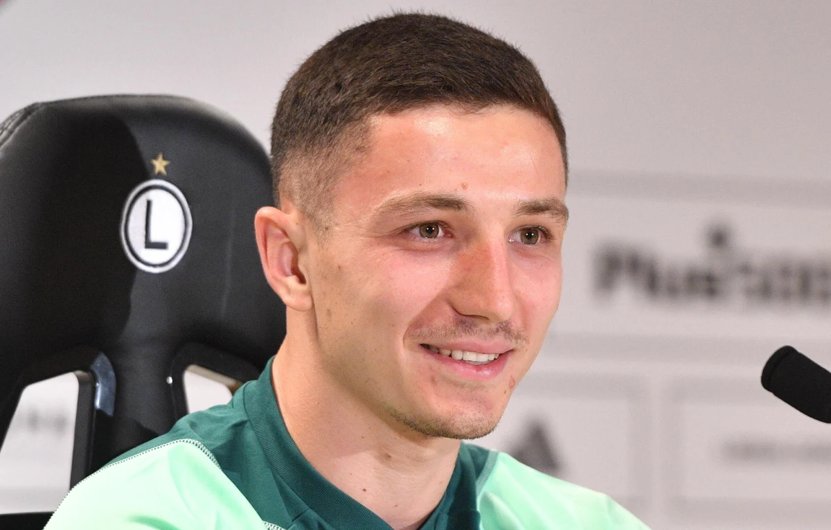 ​Bartosz Slisz przeszedł z Legii Warszawa do Atlanta United za około 3,5 mln dolarów. 24-letni piłkarz podpisał kontrakt do końca 2028 roku. Przez cztery lata pomocnik rozegrał 165 meczów w stołecznych barwach, dwukrotnie zdobywając mistrzostwo Polski, a także Puchar Polski i Superpuchar Polski.