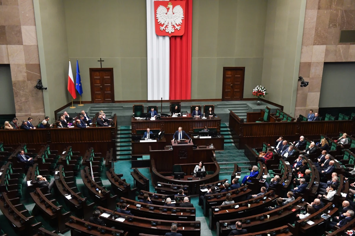 Dziś w Sejmie głosowanie projektu budżetu na 2024 r. Z kolei w przyszłym tygodniu, dokumentem ma się zająć Senat. Ustawa budżetowa do 29 stycznia powinna trafić na biurko prezydenta. 