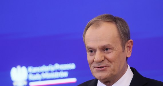 "Nastrój bardzo siadł w ławach poselskich PiS" - stwierdził Donald Tusk, tłumacząc, że do polityków opozycji docierają teraz konsekwencje przegranych wyborów. Szef polskiego rządu przyznał, że dziwi go postawa prezydenta Andrzeja Dudy w sprawie uwięzionych Mariusza Kamińskiego i Macieja Wąsika.