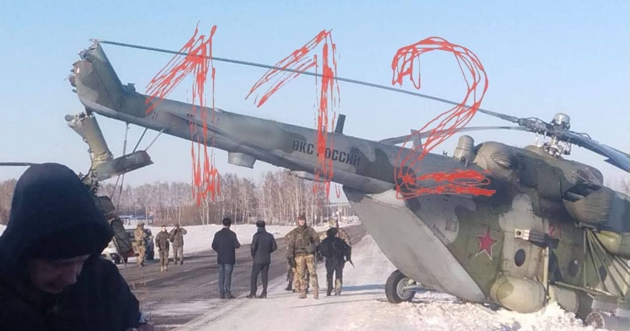 Wygląda na to, że na teren Rosji spadają nie tylko kolejne rosyjskie bomby, ale i śmigłowce. Dziś możemy zobaczyć materiały z awaryjnego lądowania na autostradzie, po którym Mi-8 nadaje się do poważnego remontu.