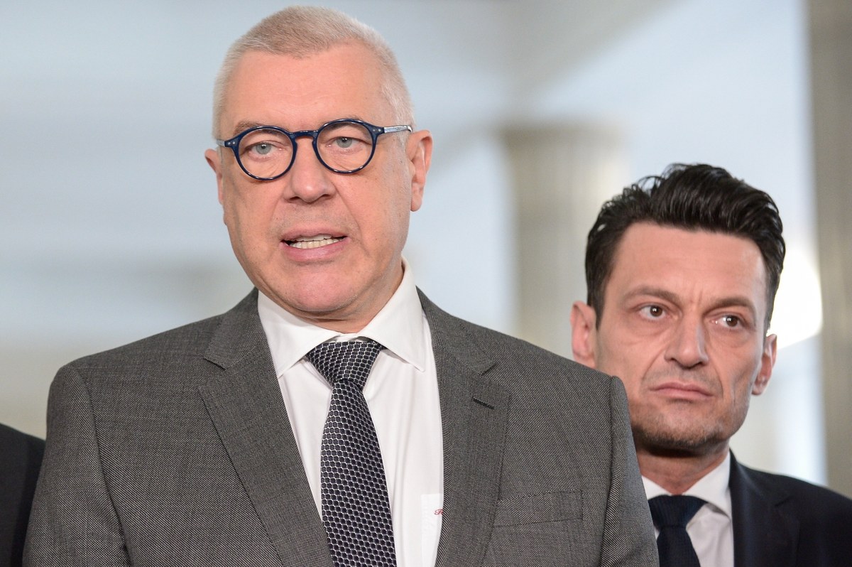 ​Politycy KO poinformowali w czwartek o powołaniu Zespołu ds. Rozliczeń. Naszym celem jest doprowadzenie do tego, że wszyscy winni przestępstw popełnionych w ciągu ostatnich ośmiu lat, zostaną złapani i ukarani - podkreślił Roman Giertych, który został koordynatorem prac zespołu.