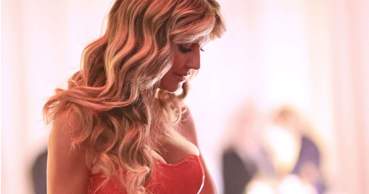 Trencz w tym kolorze to gorący trend wiosny. Heidi Klum skradła całą uwagę