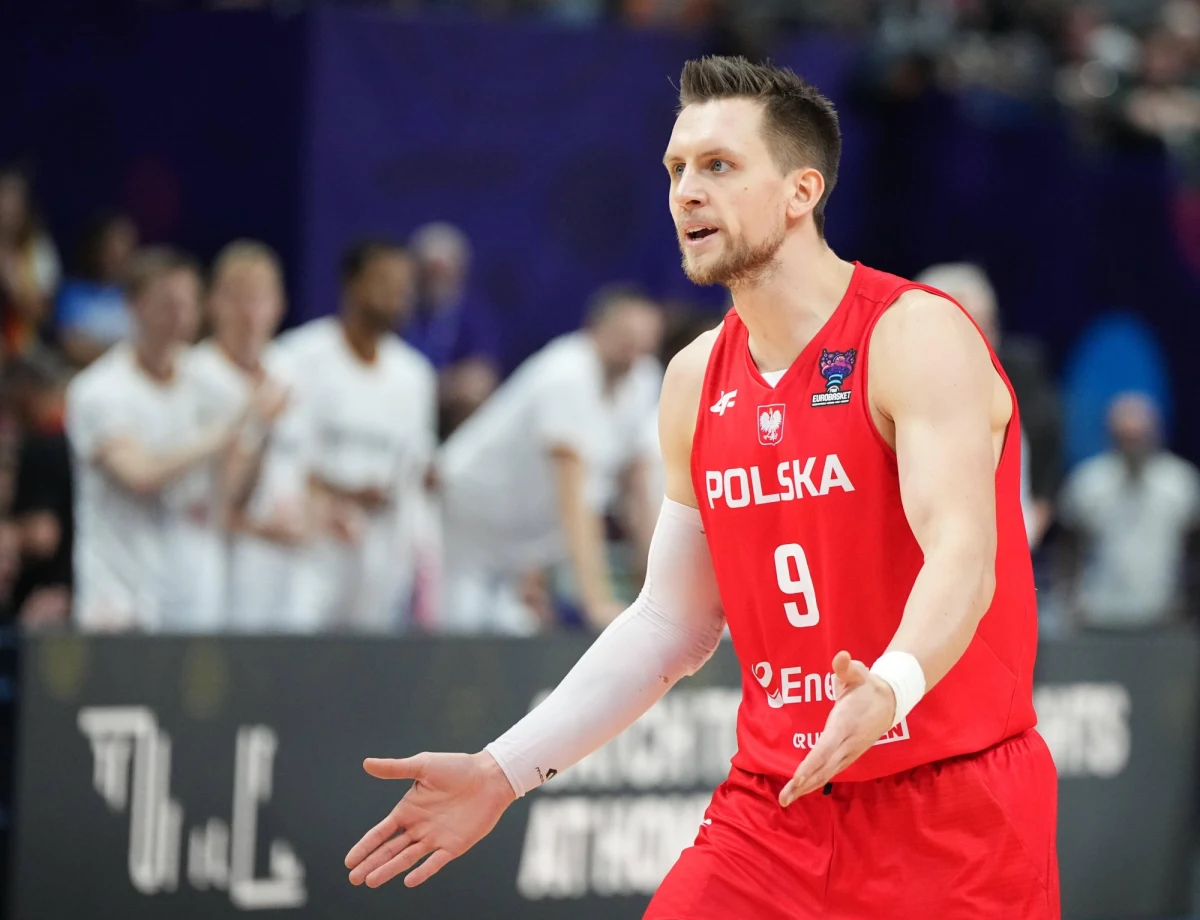 Kapitan reprezentacji Polski Mateusz Ponitka, 36-letni A.J. Slaughter oraz Aleksander Balcerowski znaleźli się w 26-osobowej kadrze powołanej przez trenera Igora Milicica na pierwsze mecze eliminacji ME koszykarzy z Litwą (22 lutego) i Macedonią Północną (26 lutego).