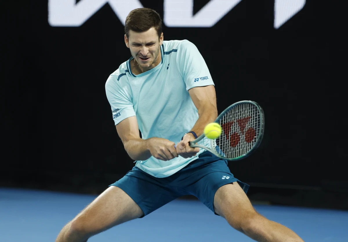 Hubert Hurkacz wygrał z czeskim tenisistą Jakubem Mensikiem 6:7 (9-11), 6:1, 5:7, 6:1, 6:3 i awansował do trzeciej rundy wielkoszlemowego turnieju Australian Open w Melbourne. Kolejnym rywalem Polaka będzie rozstawiony z numerem 21. Francuz Ugo Humbert.