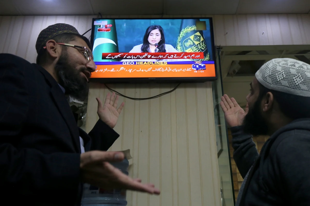 Jeszcze w poniedziałek ministrowie spraw zagranicznych Pakistanu i Iranu spotkali się w Davos i można było ocenić ich relacje jako, może nie przyjacielskie, ale poprawne - twierdzi Piotr Łukasiewicz, pułkownik rezerwy, politolog, dyplomata, na antenie internetowego Radia RMF24. Pakistan przeprowadził ataki bombowe w Iranie, których celem były grupy terrorystów. Wcześniej Iran dokonał ataku na terytorium Pakistanu.